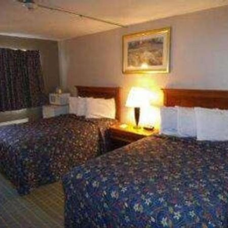 Days Inn By Wyndham West Branch Iowa City Area Eksteriør bilde