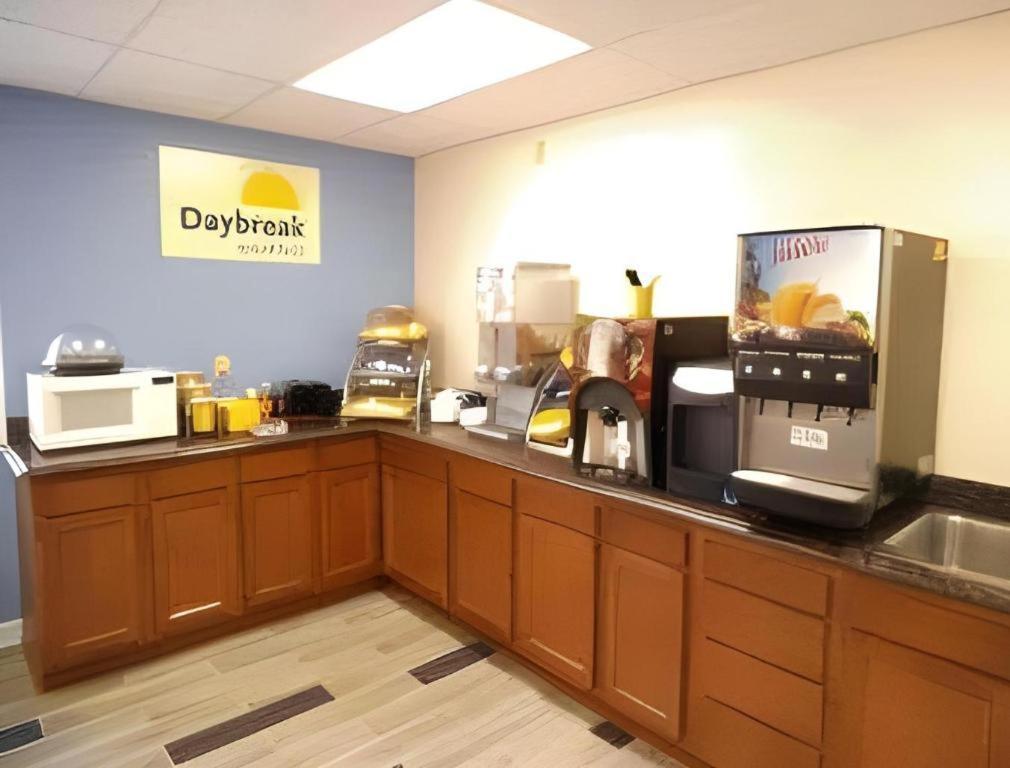 Days Inn By Wyndham West Branch Iowa City Area Eksteriør bilde