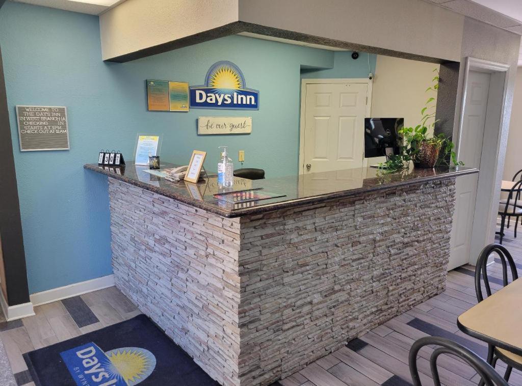 Days Inn By Wyndham West Branch Iowa City Area Eksteriør bilde
