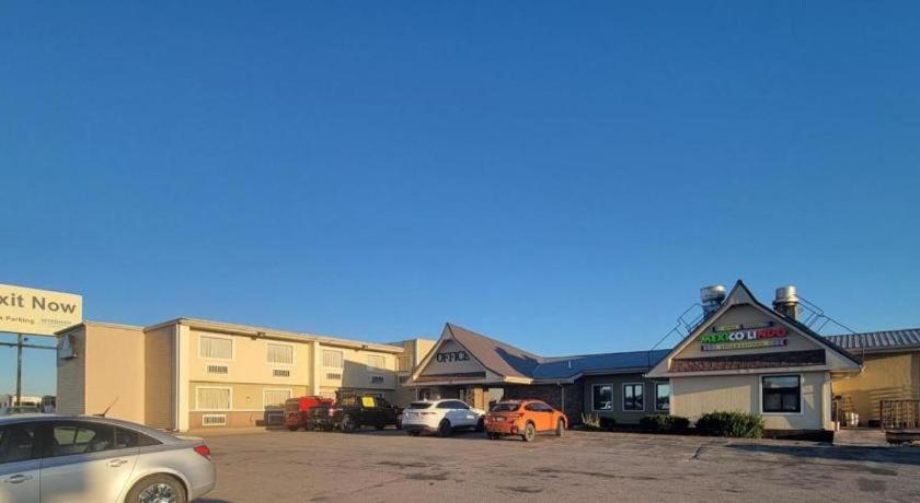 Days Inn By Wyndham West Branch Iowa City Area Eksteriør bilde