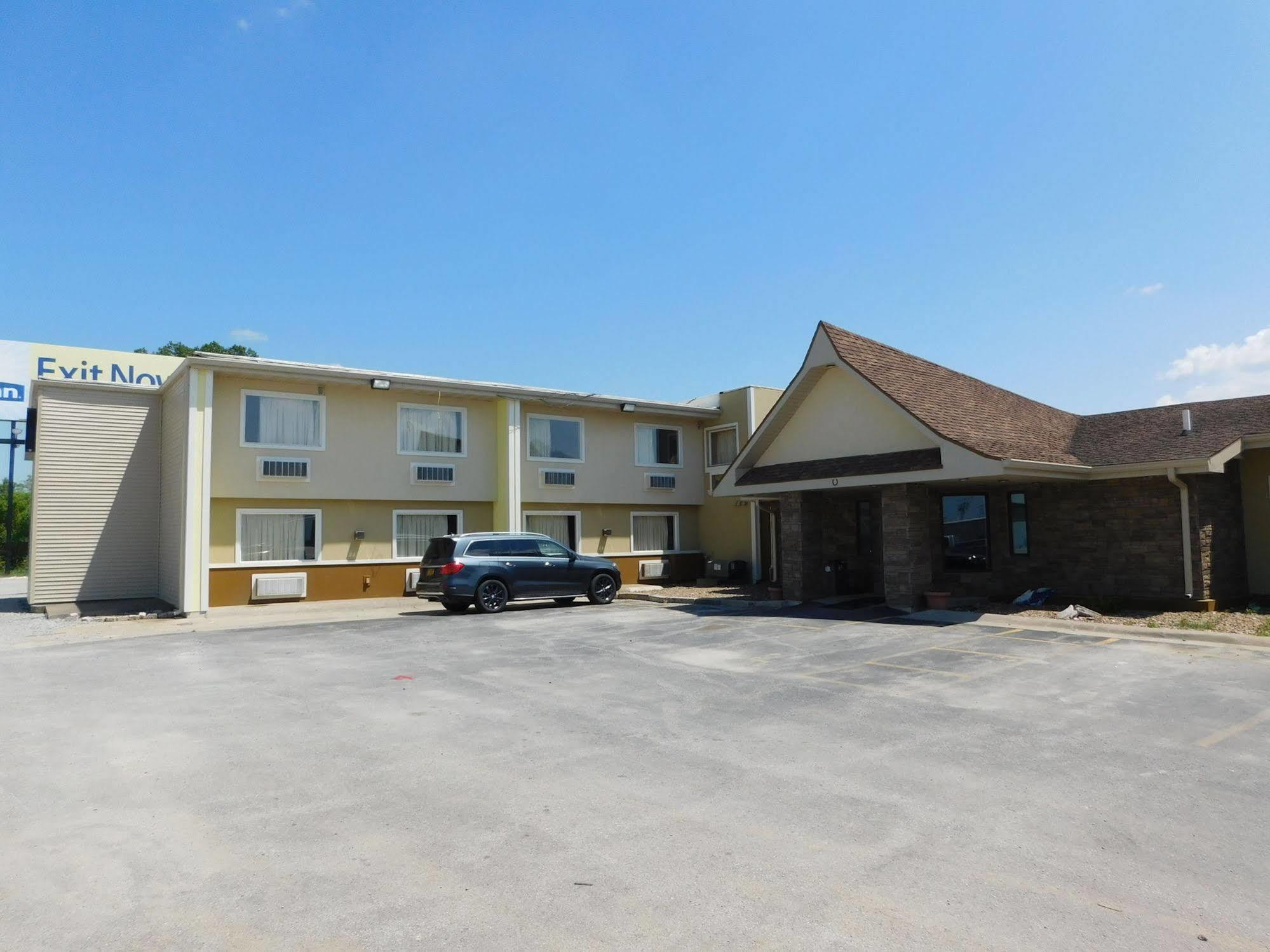Days Inn By Wyndham West Branch Iowa City Area Eksteriør bilde