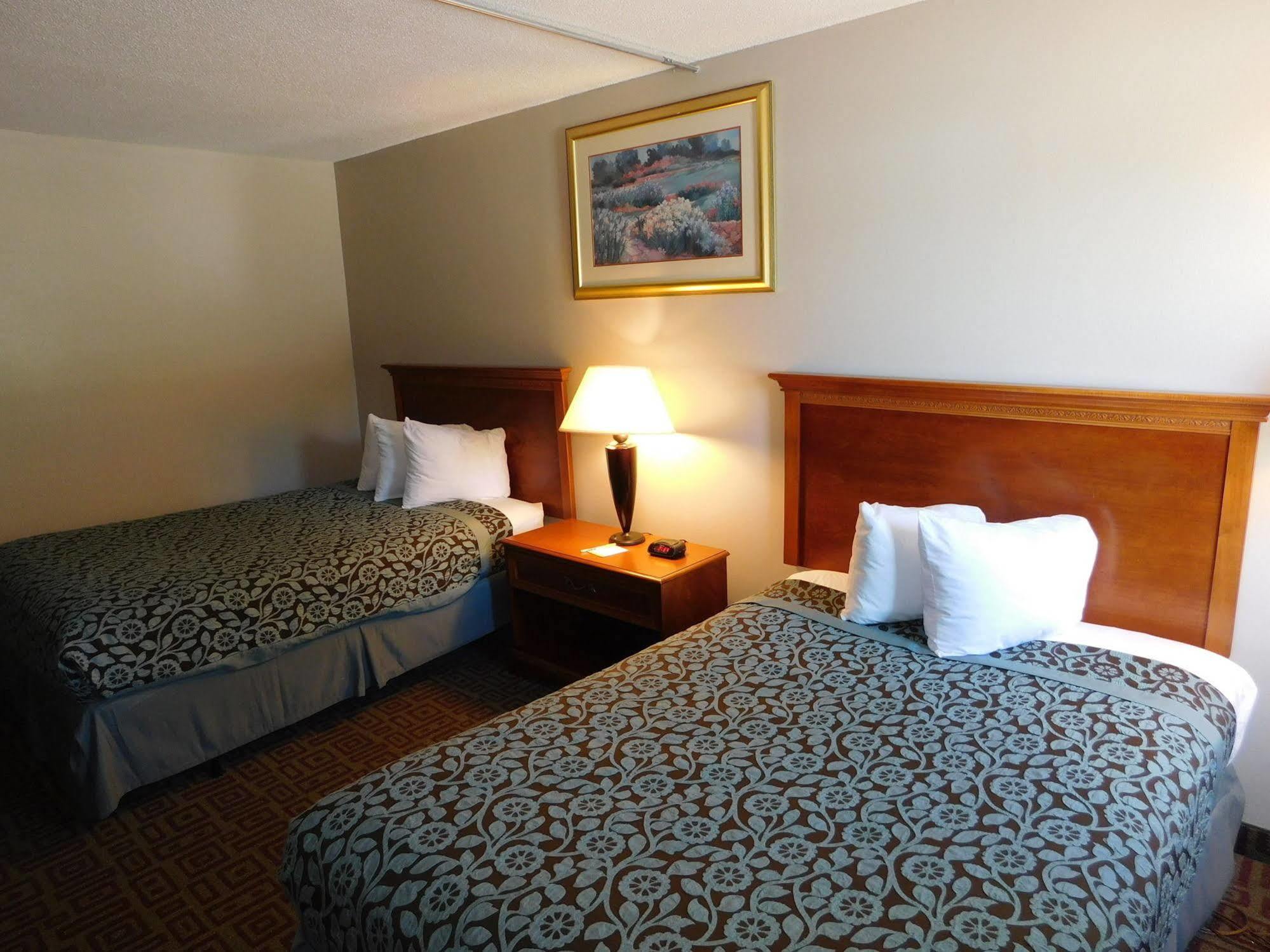 Days Inn By Wyndham West Branch Iowa City Area Eksteriør bilde