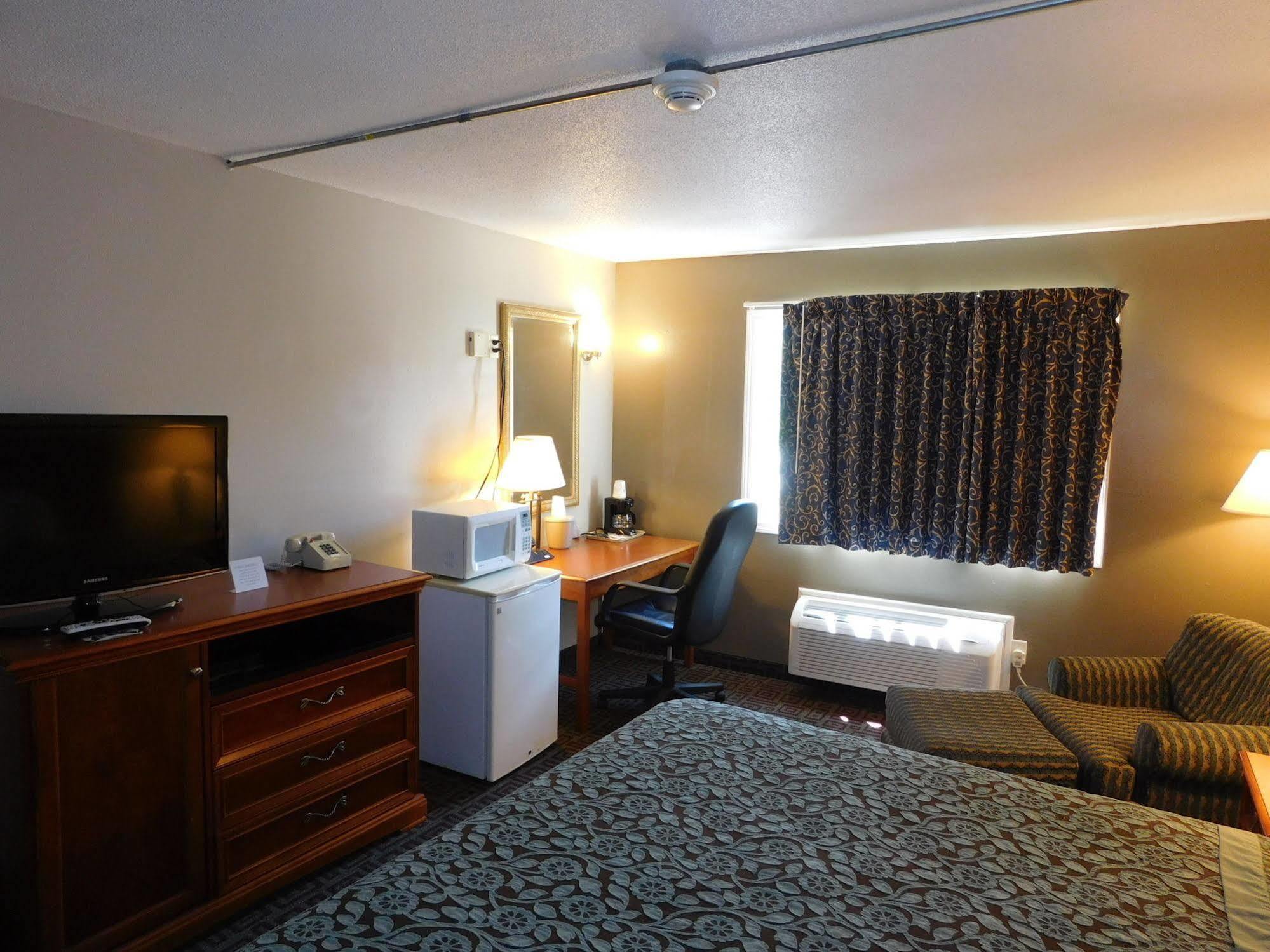 Days Inn By Wyndham West Branch Iowa City Area Eksteriør bilde